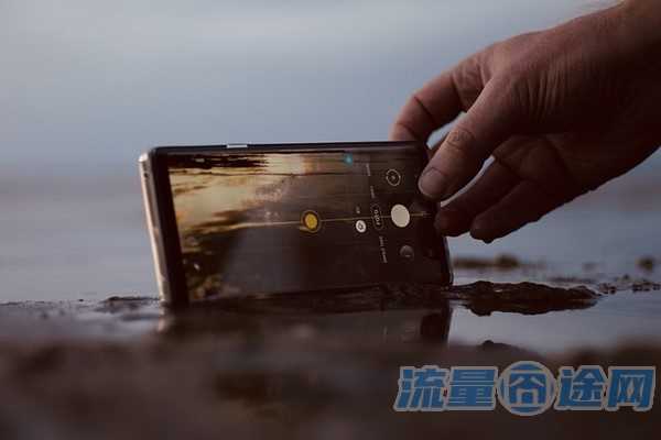 流量囧途文章-单手可以开流量卡吗（单手可以开自动挡车吗）